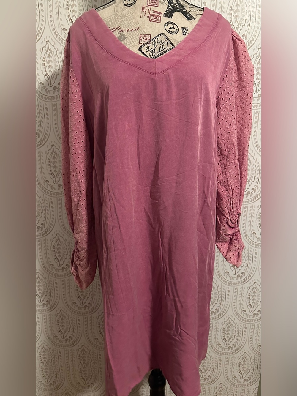 V‑NeckEyelet Sleeve Dress in Dusty Rose new no tags, like a mineral , knee l
